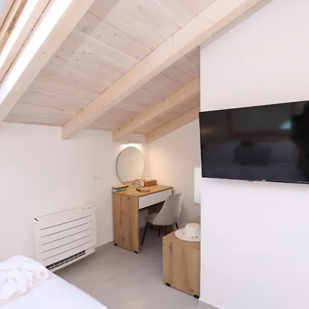 D & G Private Agios Georgios Pagon