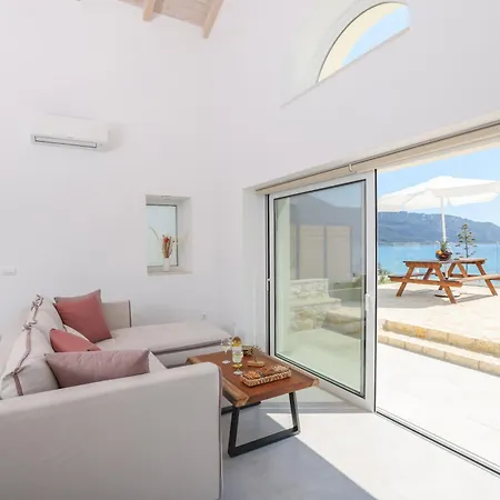 D & G Private *